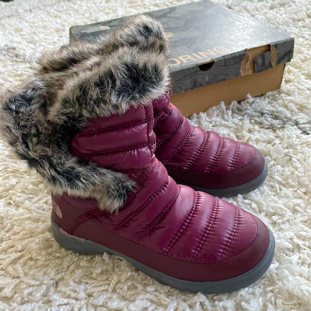SOLD The north face thermoball bootie NWOT